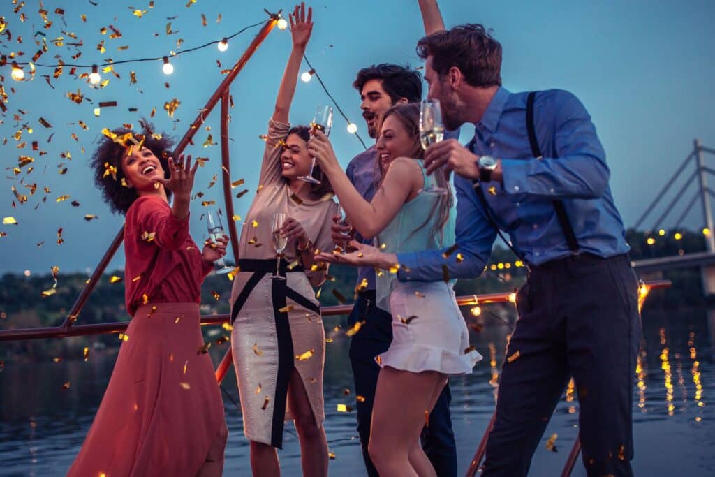Vemos cuáles son los complementos para fiestas perfectos para sorprender en una ocasión especial