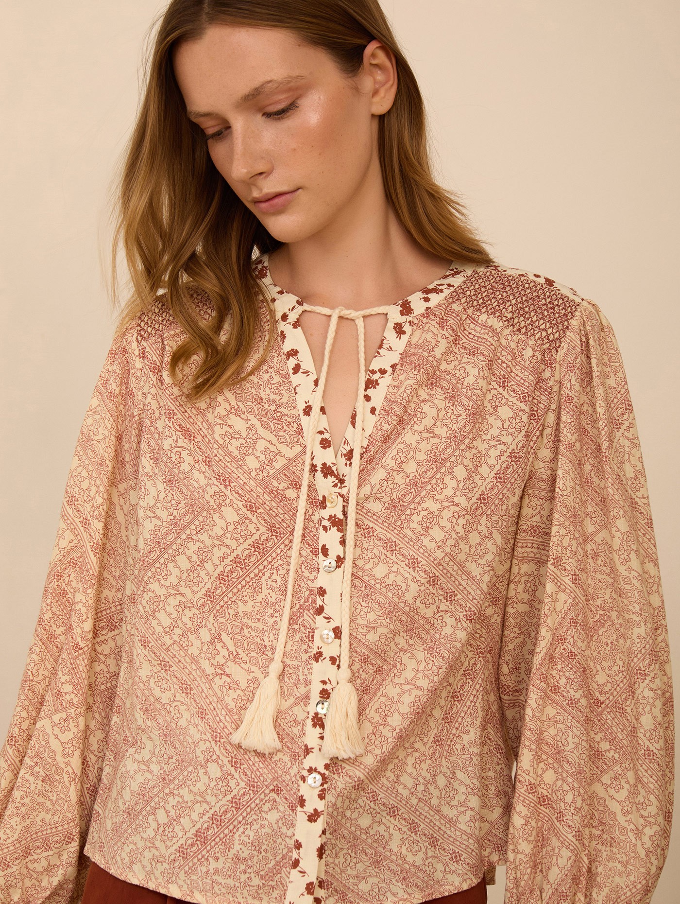 Blusa estampada con smock de MEISIE – foto 1