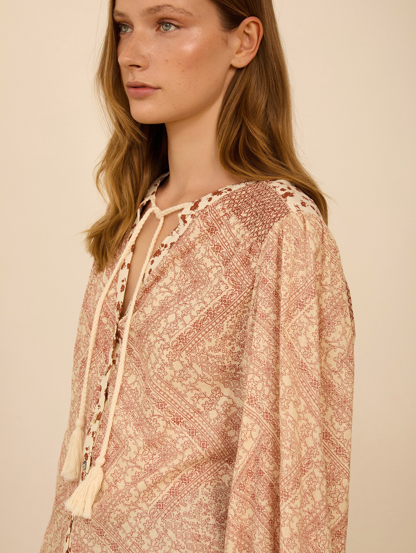 Blusa estampada con smock de MEISIE – foto 2