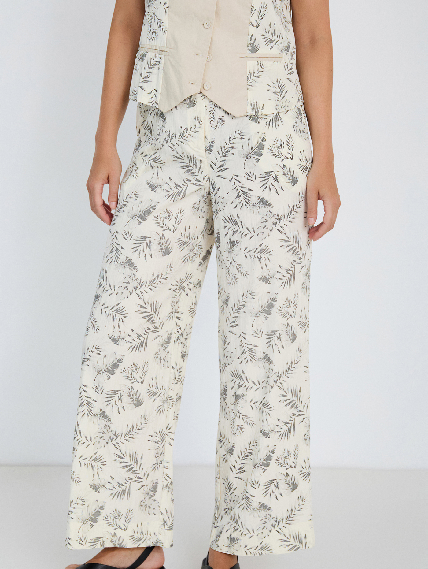 Pantalón estampado cinturón de SKATIE – foto 1