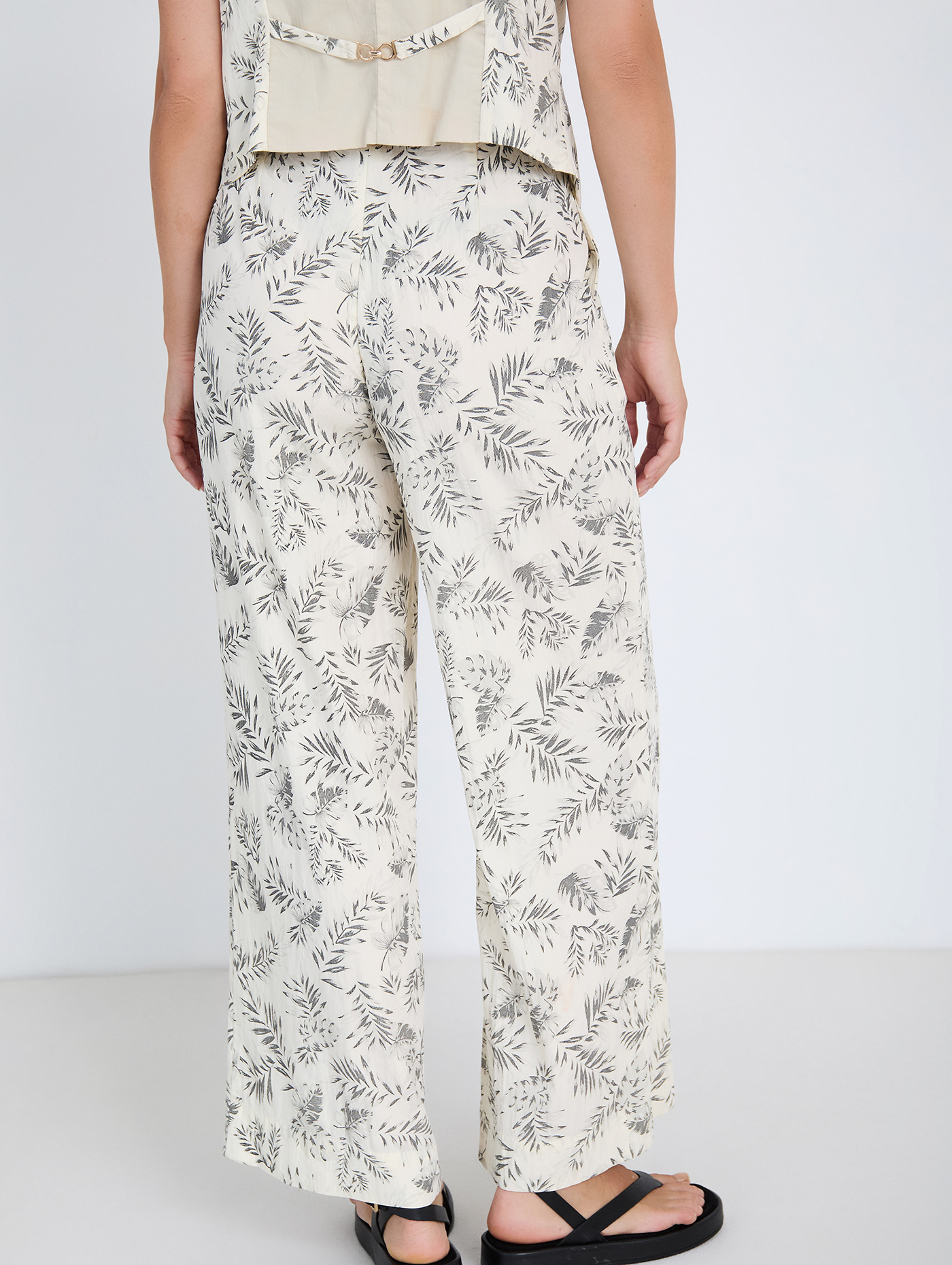 Pantalón estampado cinturón de SKATIE – foto 3