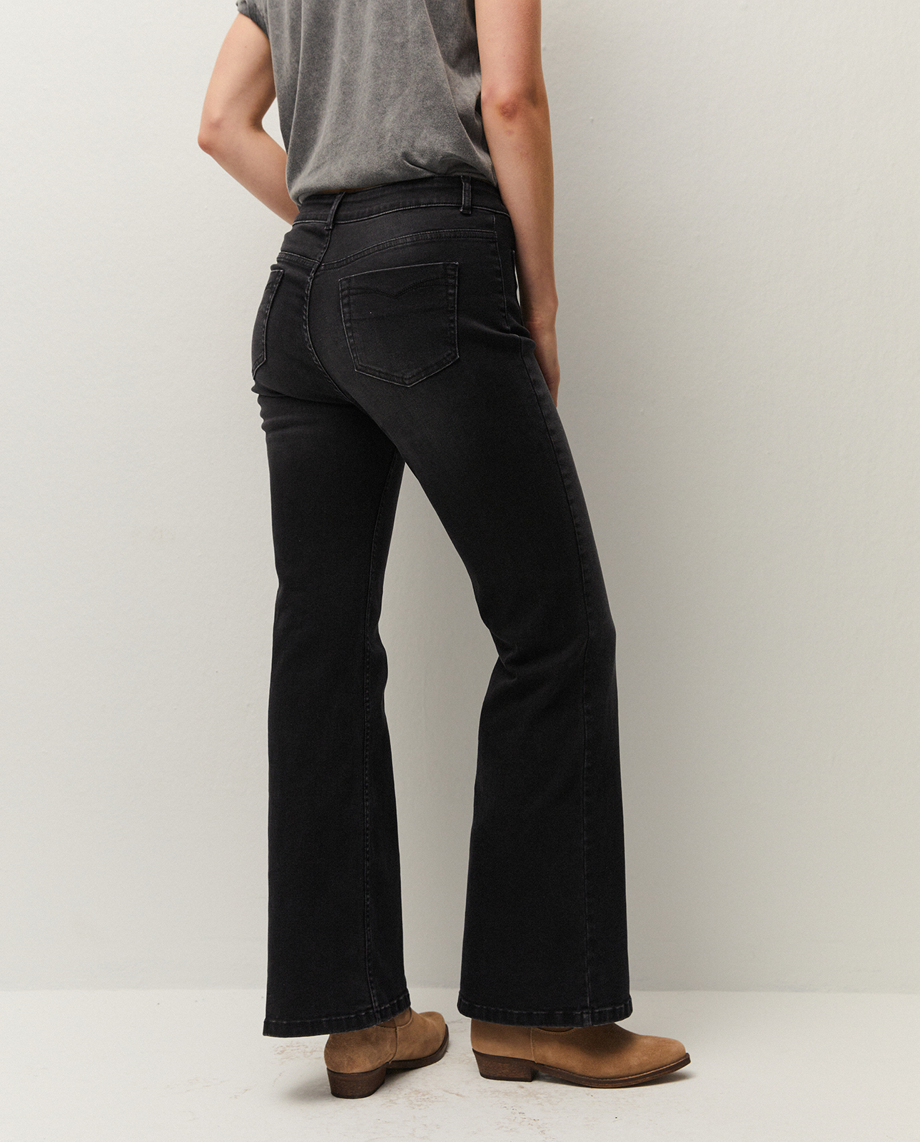 Pantalón denim bosillos tipo flare de System Action – foto 2