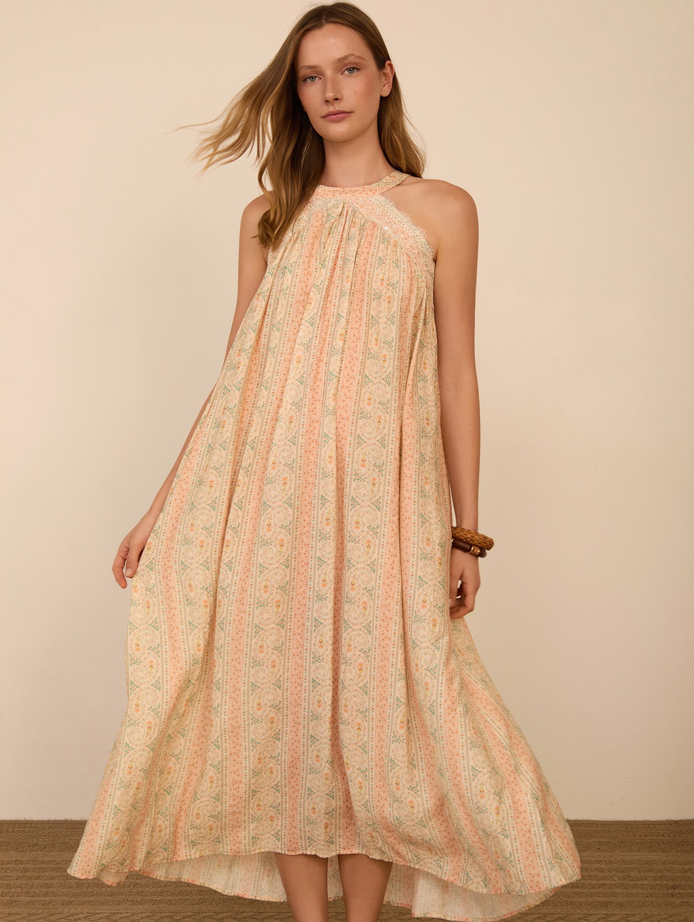 Vestido largo cuello halter de MEISIE – foto 1