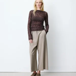 Top Fluido Avoine Escote Elegante de Grace & Mila – foto 1