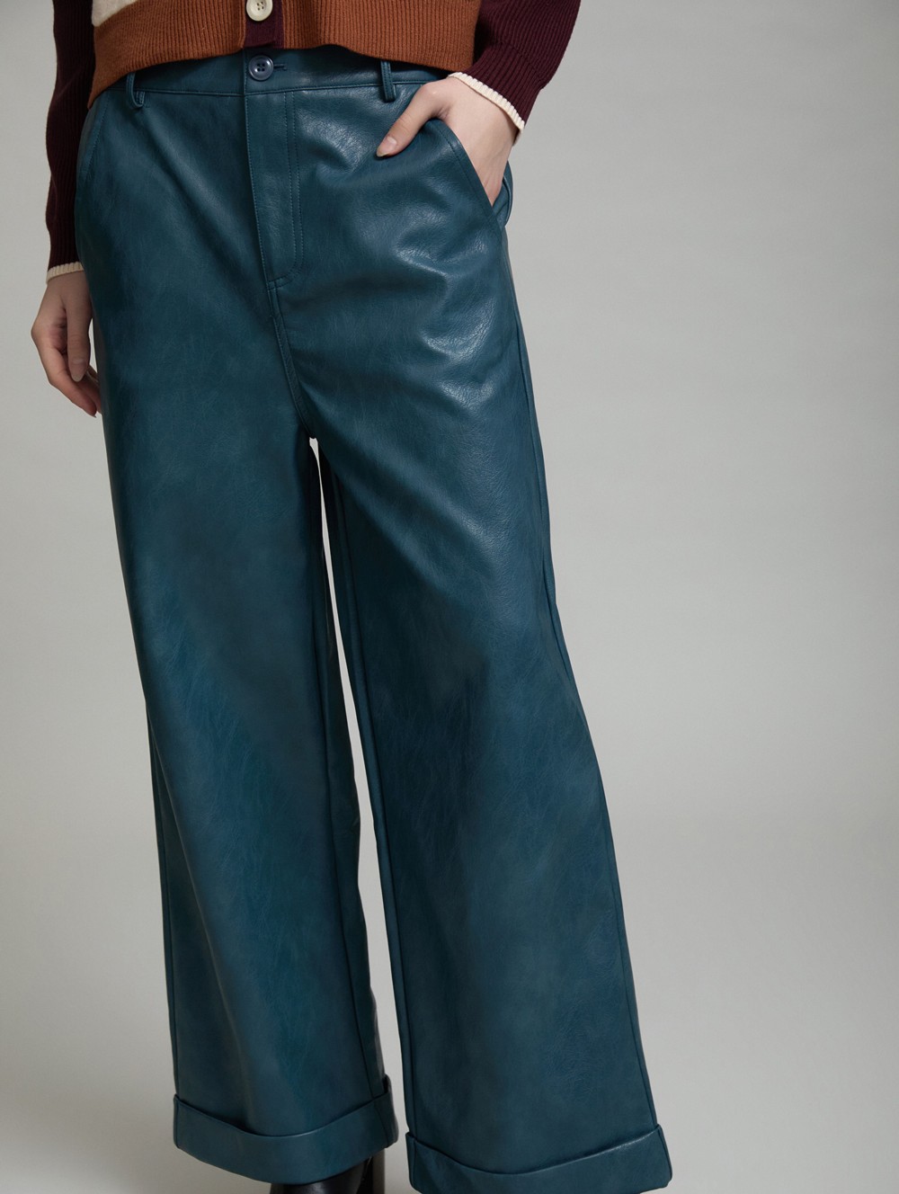 Pantalón recto de piel sintética de SKATIE – foto 2