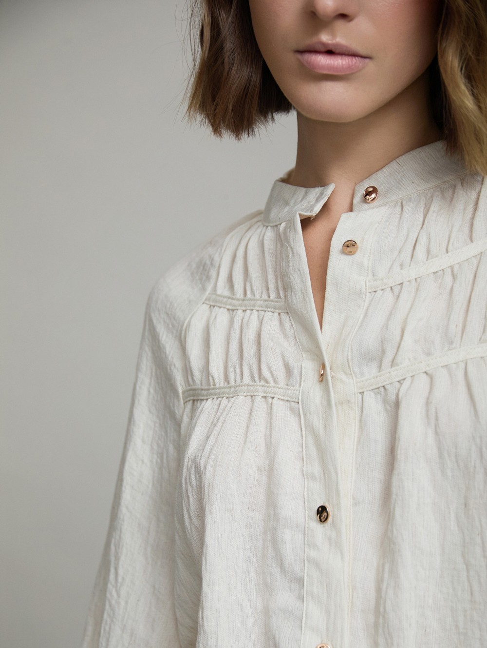 Blusa Fluida con Frunces de SKATIE – foto 3