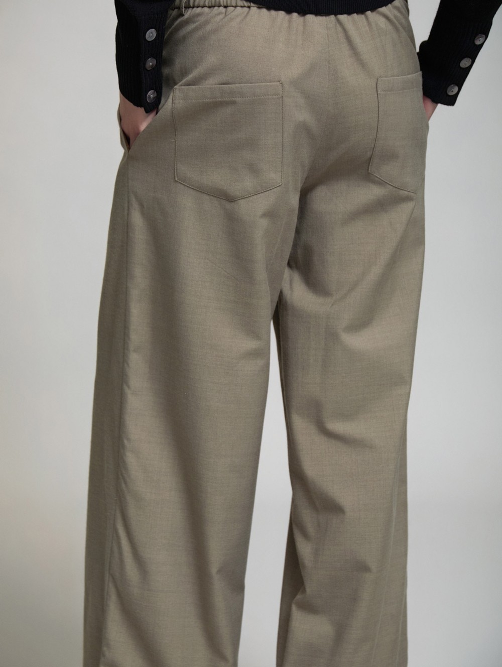 Pantalón con Hebilla en la Cintura de SKATIE – foto 2