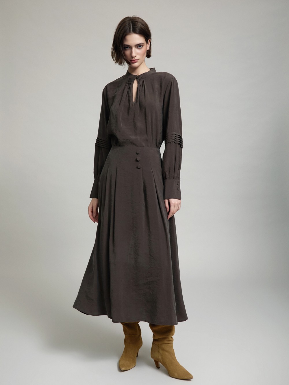 Blusa Fluida con Detalle de Jaretas de SKATIE – foto 2