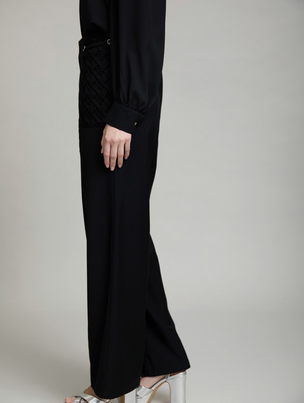 Pantalón con Detalle Trenzado de SKATIE – foto 2