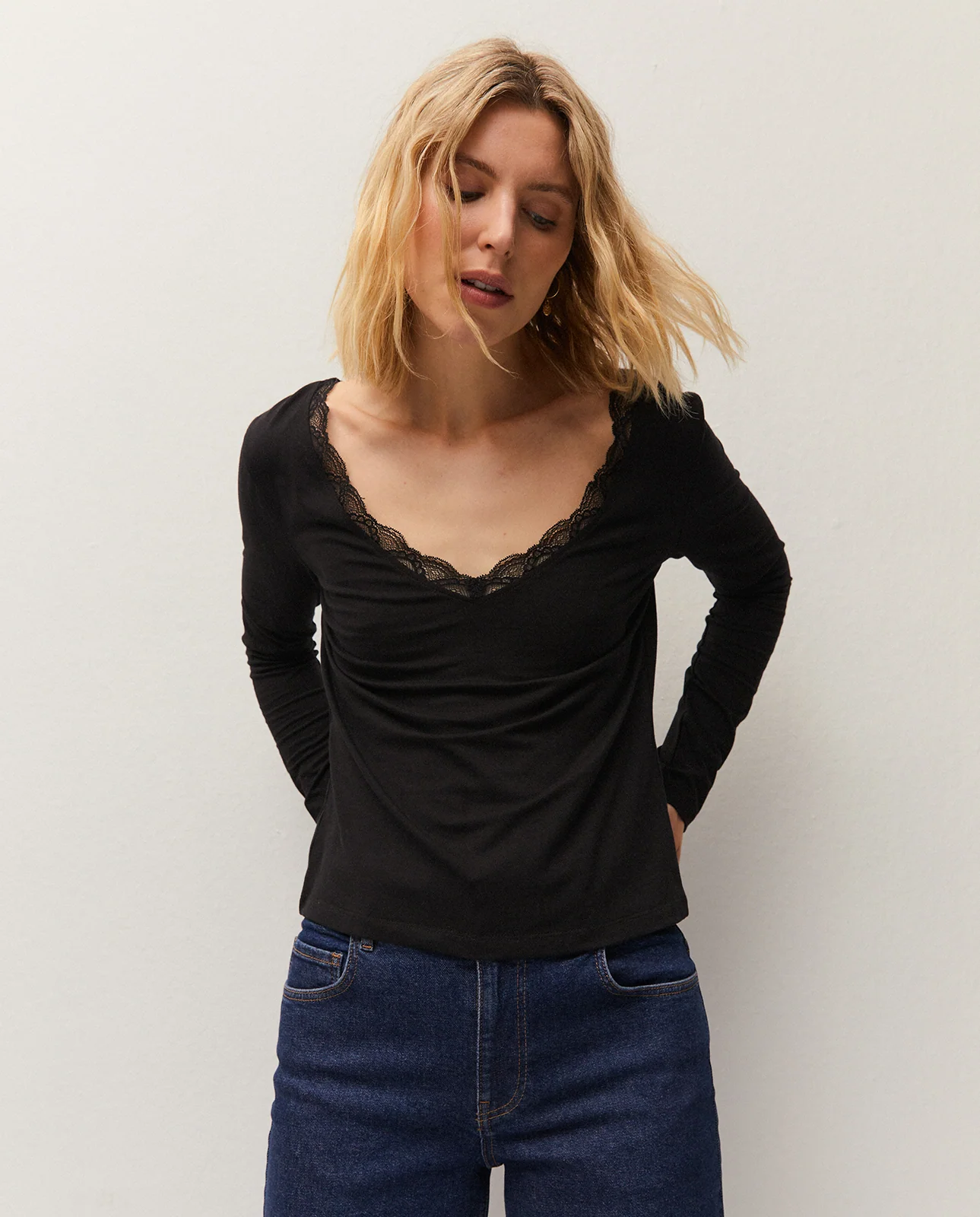 Camiseta Básica con Puntilla