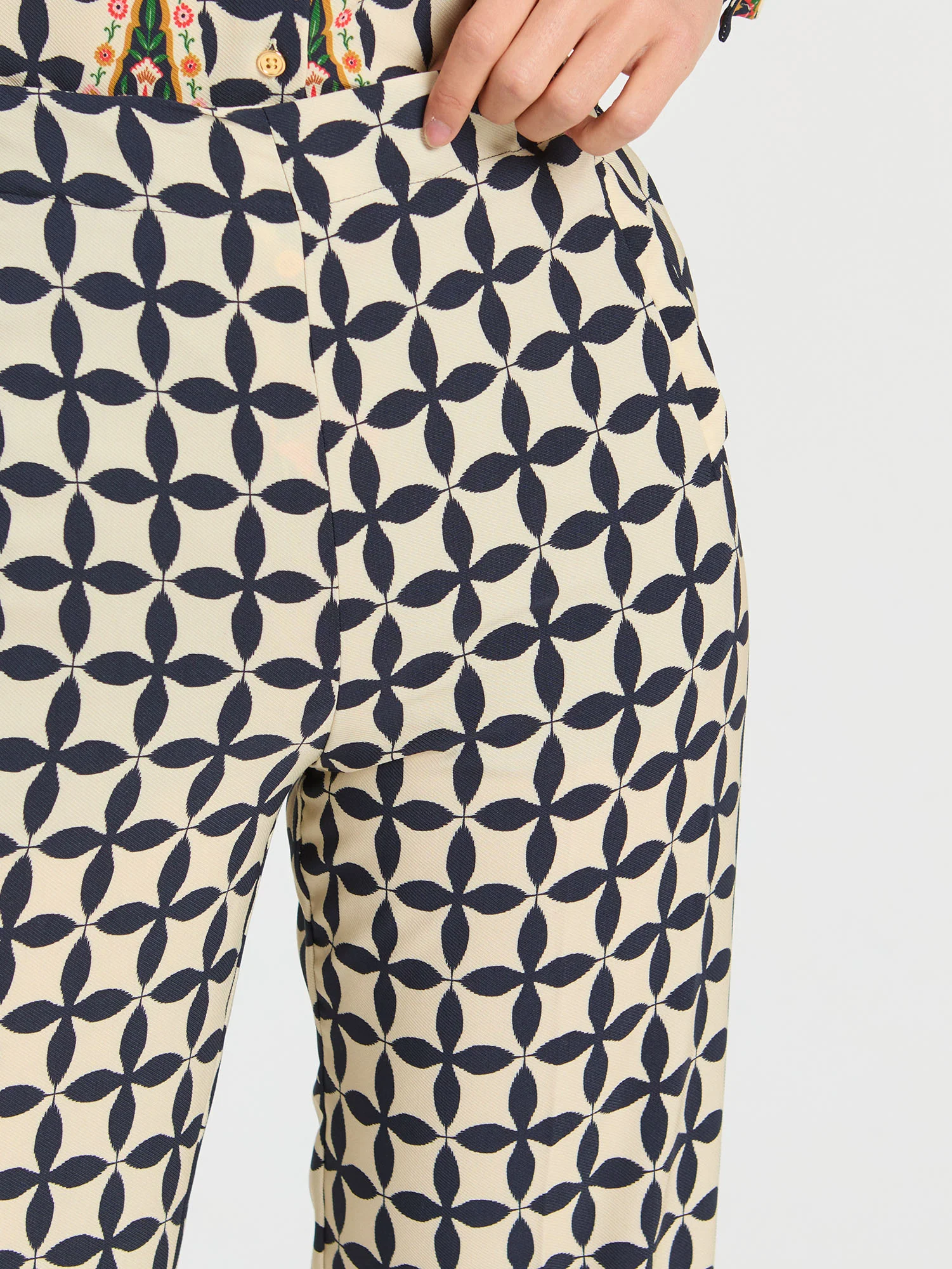 Pantalón Fluido Estampado Folk - Imagen 3
